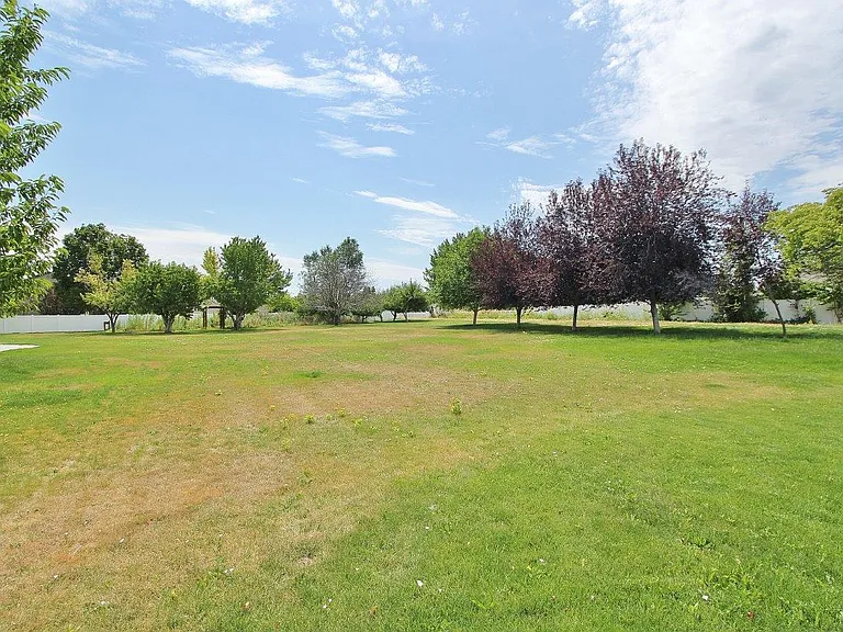 4109 E Man O War Dr — Photo 33