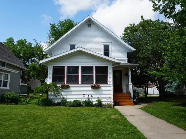205 3rd Ave, Charles City, IA 50616