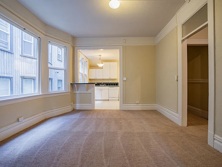 Alexander Apartments — Photo 6