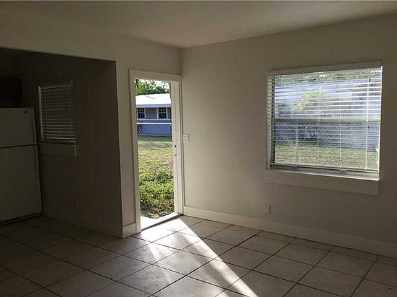 3rd image of 925 NW 3rd Ave APT 1