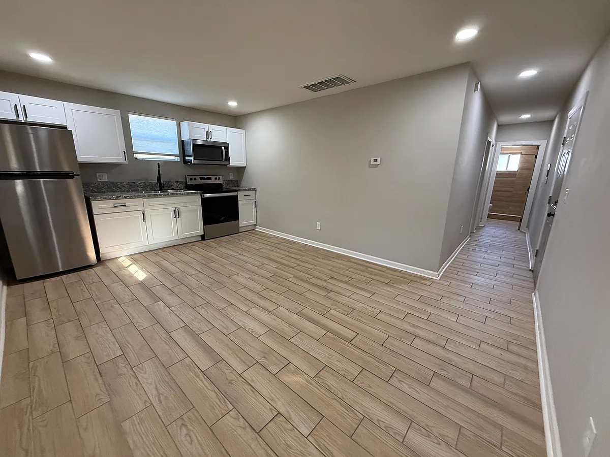 Building Photo - 1302 S Treat Ave #2