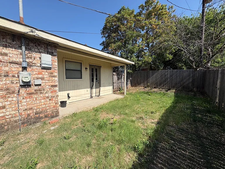 714 Hillcrest Ct — Photo 17