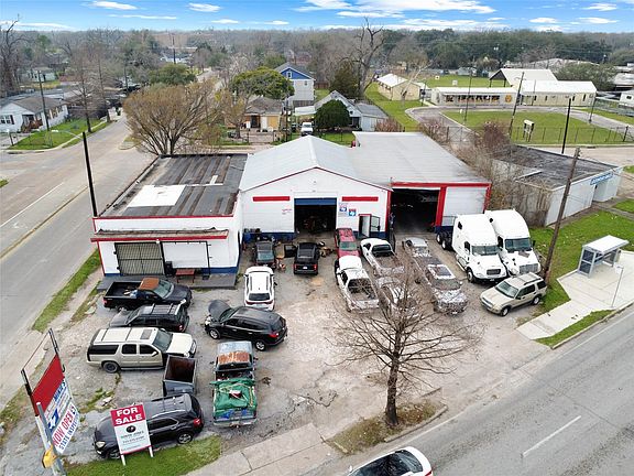 5th image of 3801 Lockwood Dr