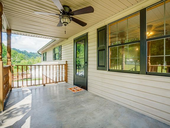 4th image of 1403 Charity Hill Rd
