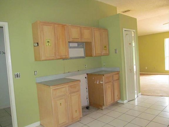 5th image of 10810 Grayson St