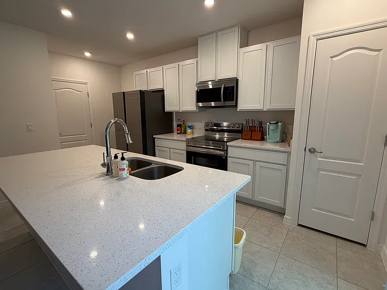 2090 Penn Dr — Photo 4