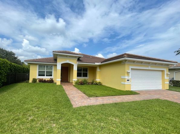 480 NW Windflower Ter