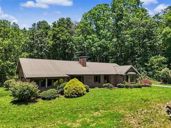 1624 Bettys Creek Rd, Rabun Gap, GA 30568