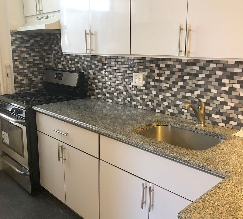 1st image of 4319 34th Ave #2R