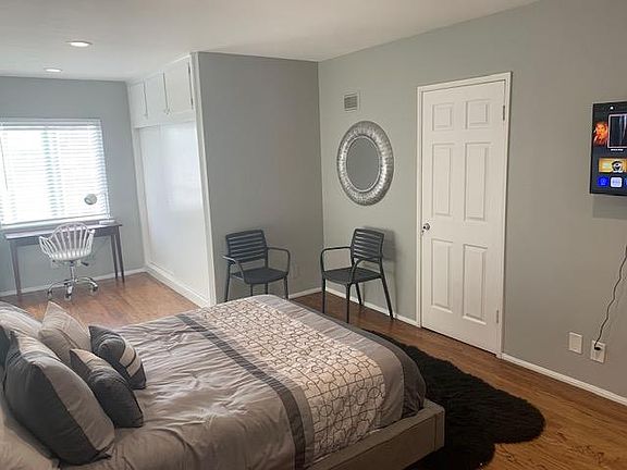 5th image of 649 E Regent St