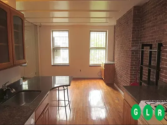 Rented by Green Line Realty | media 9