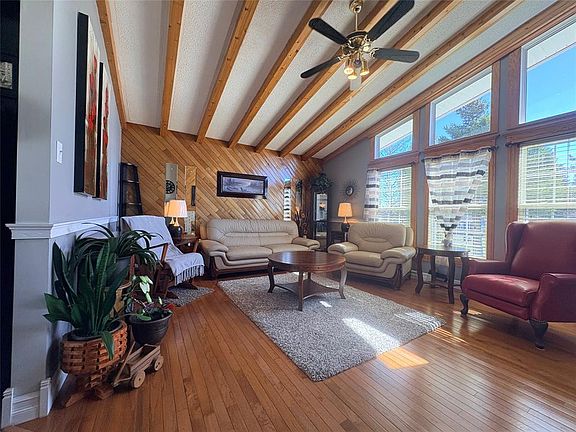 4th image of 326 Main Street