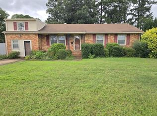 825 Gammon Rd, Virginia Beach, VA 23464