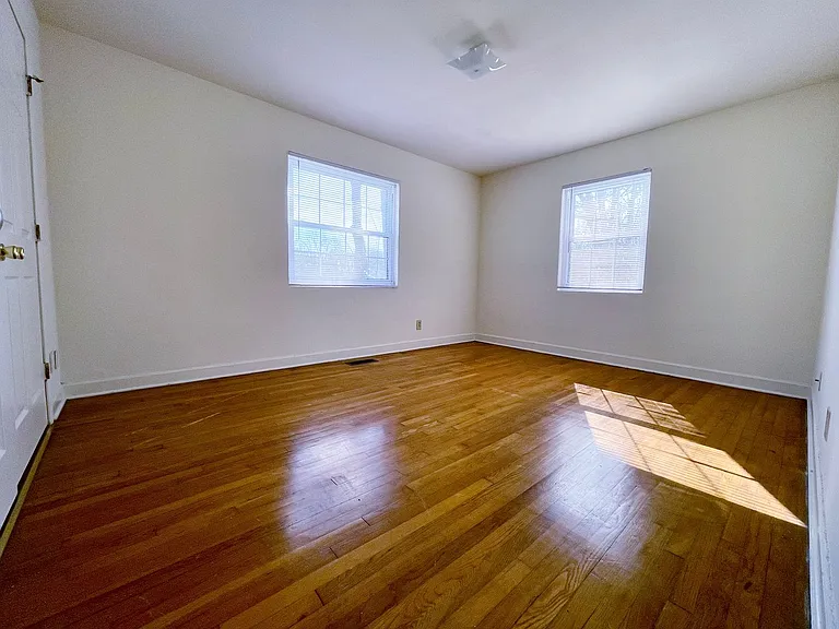 Lindley Park Manor — Photo 20