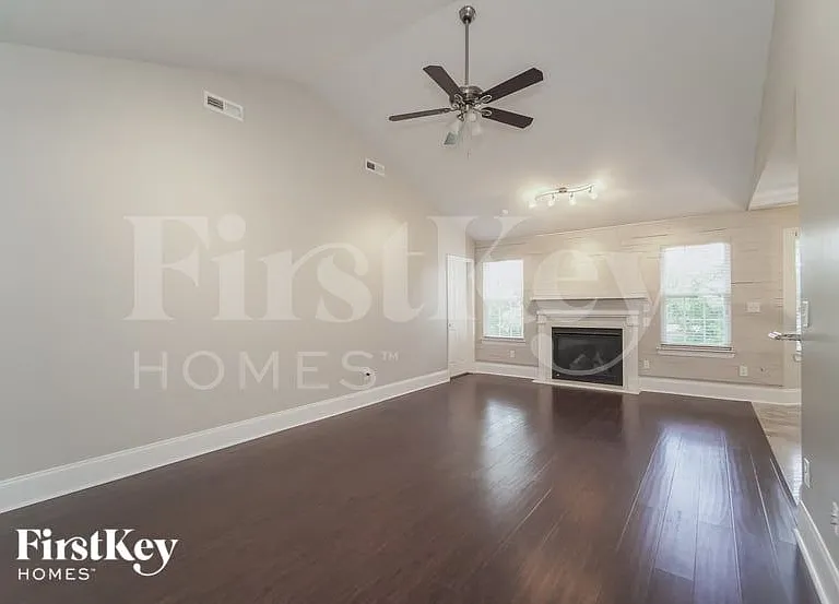 115 Kings Dr — Photo 5