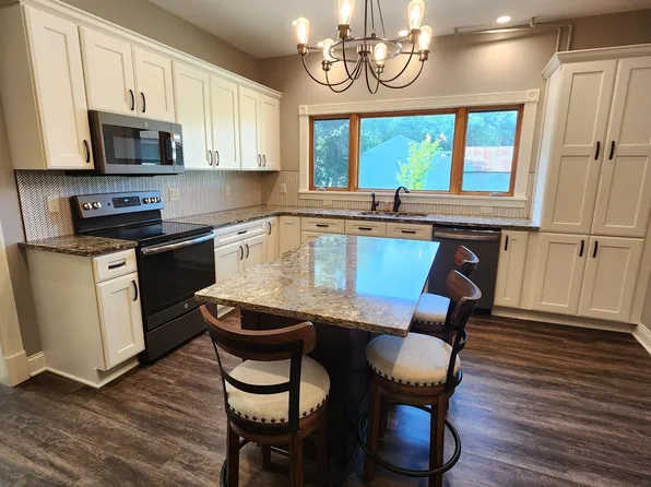 21662 810th Ave, Renville, MN 56284