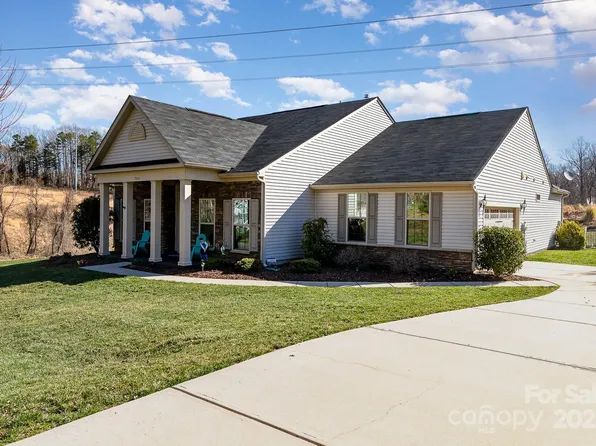 7034 Pin Oaks Dr, Denver, NC 28037