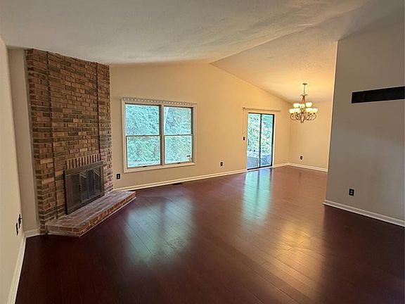 4th image of 537 Treetop Village Dr