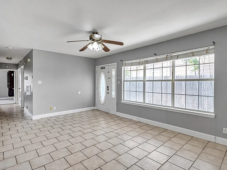 1710 N Weatherford St — Photo 12