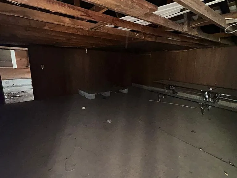 606 E Harris St — Photo 14