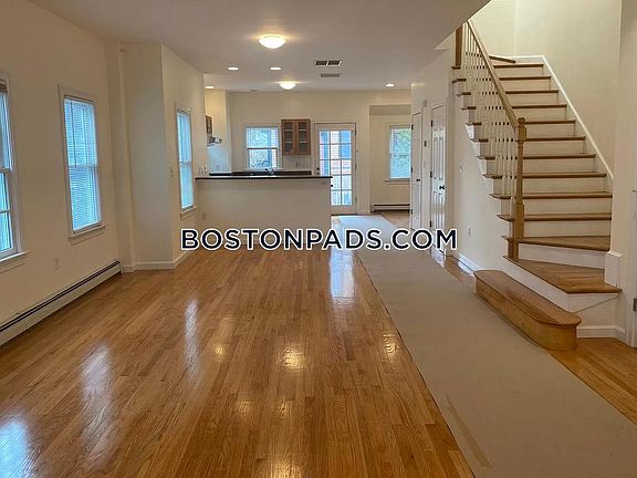 3rd image of 6 Salem St #3