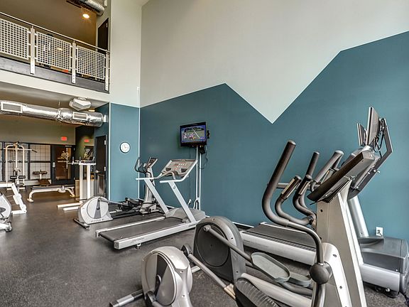 3rd image of 1030 Highlands Plaza Dr E APT 210
