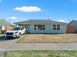 1557 Hayes St, North Bend, OR 97459