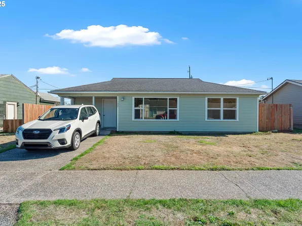 1557 Hayes St, North Bend, OR 97459