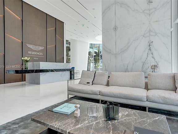 2nd image of 300 Biscayne Boulevard Way #1607
