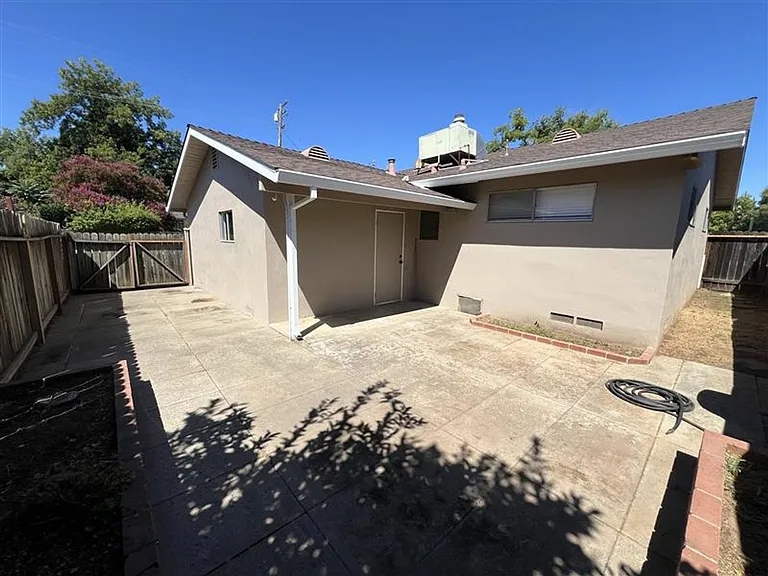 715 Natoma St — Photo 10