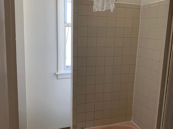 5th image of 1700 W Courtland St