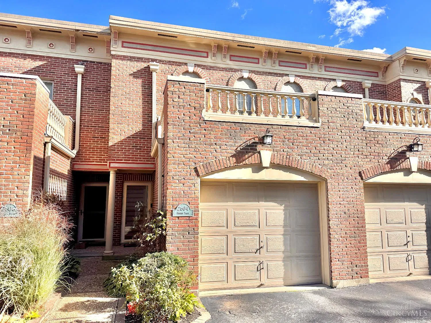 2 bed, 2.5 bath, 1400 sqft, $2,500 — Photo 1