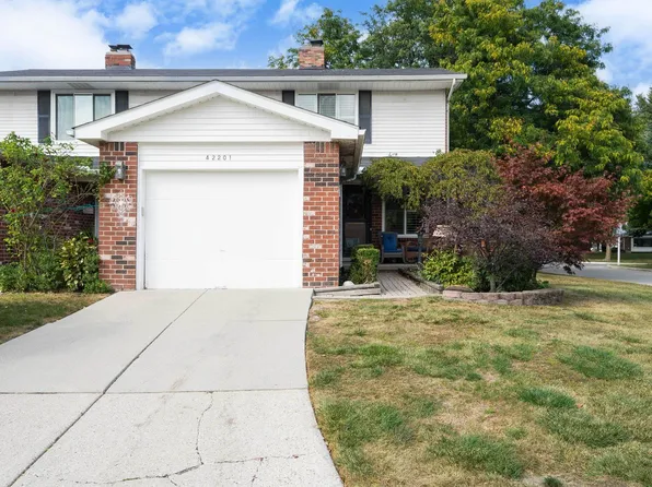 42201 Toddmark Ln, Clinton Township, MI 48038