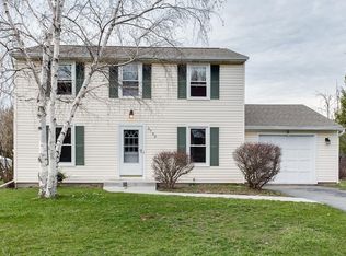 5792 Mountain Ash Dr, Farmington, NY 14425