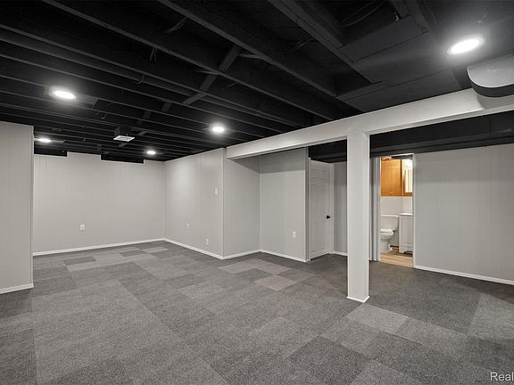 5th image of 34610 School St
