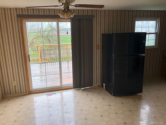 5th image of 215 Eller Ave