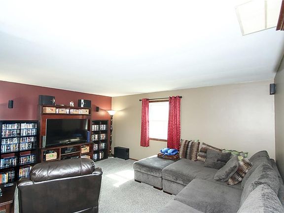 3rd image of 706 Redfern Dr