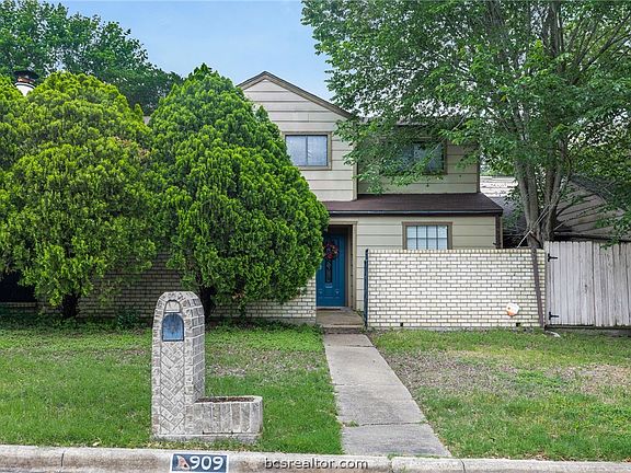 2nd image of 909 Westview St