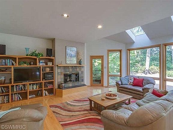 3rd image of 50218 Calla Ave