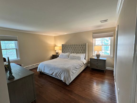 5th image of 35 Dogwood Ln