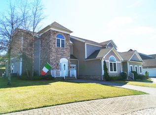 73 Tiller Ct, Staten Island, NY 10309