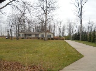 9805 Lake Rd, Ottawa Lake, MI 49267