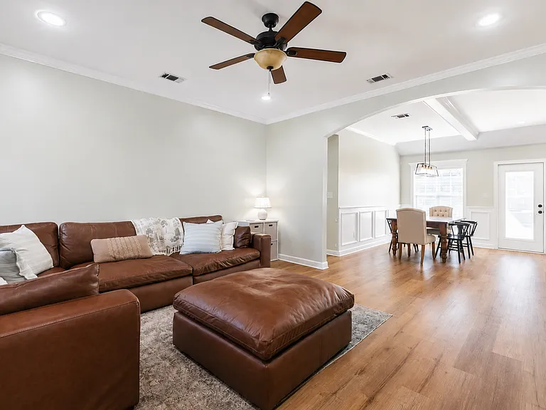 901 Sugarberry Dr — Photo 4