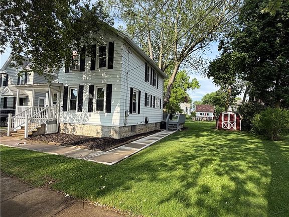 3rd image of 54 Maple St