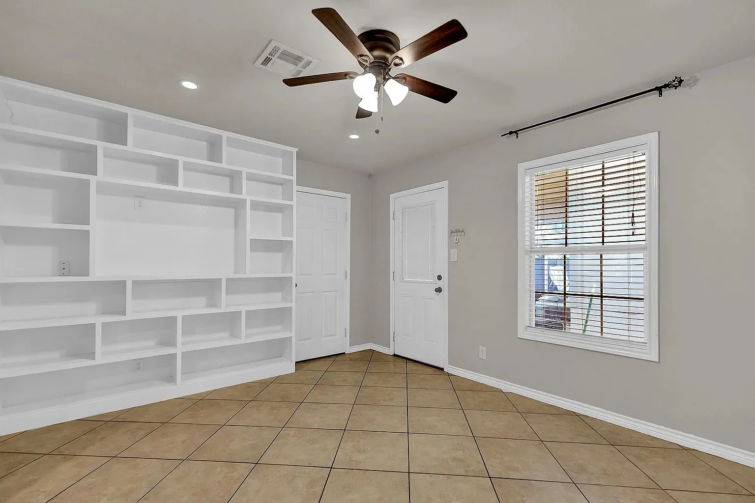 239 Peabody Avenue - 1 — Photo 4