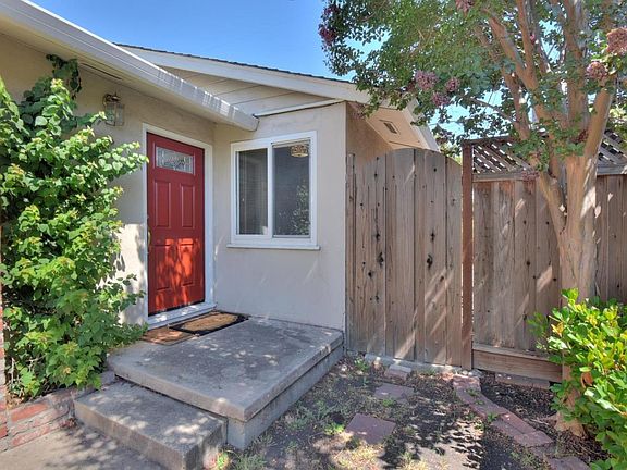 3rd image of 2113 Santa Cruz Ave