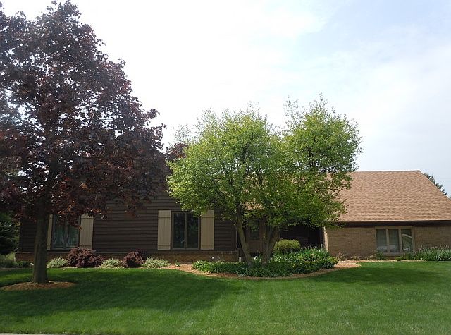 1st image of 210 W Riverview Dr