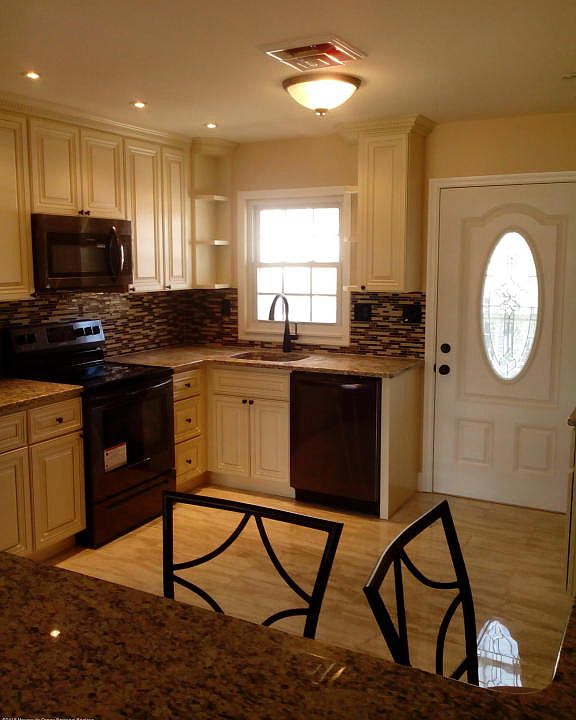 1st image of 395A Chesterfield Ct #100A
