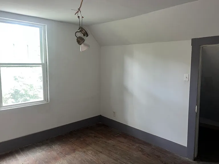 785 E Cantrell St — Photo 11