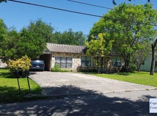 911 Pecan St, Seguin, TX 78155